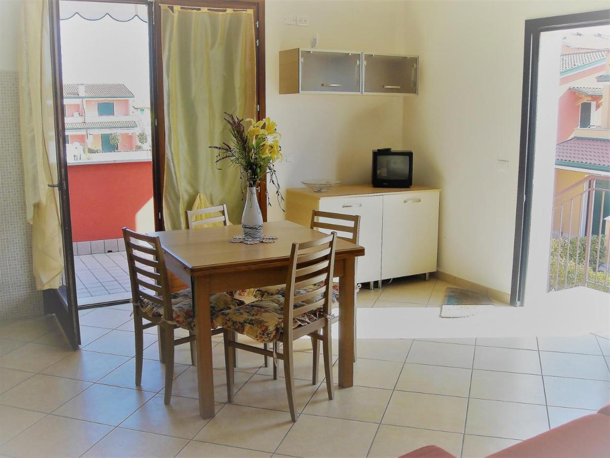 Hotel Apartments Villaggio Dei Fiori 4 Stars Luxury - Great Family Resort - Pet Friendly - With Hypermarket - Delivery Restaurant-Pizzeria - Room Breakfast With Supplement - Ultra Fast Wi-Fi - Play Area For Children - Olympic Swimming Pool - Parking Caorle Kültér fotó