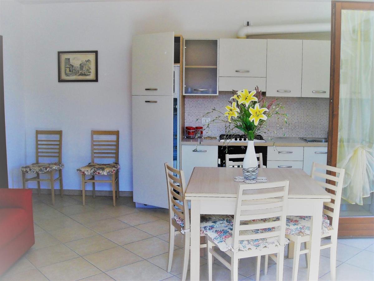 Hotel Apartments Villaggio Dei Fiori 4 Stars Luxury - Great Family Resort - Pet Friendly - With Hypermarket - Delivery Restaurant-Pizzeria - Room Breakfast With Supplement - Ultra Fast Wi-Fi - Play Area For Children - Olympic Swimming Pool - Parking Caorle Kültér fotó