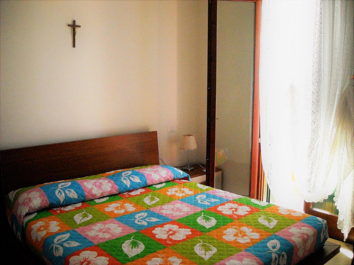 Hotel Apartments Villaggio Dei Fiori 4 Stars Luxury - Great Family Resort - Pet Friendly - With Hypermarket - Delivery Restaurant-Pizzeria - Room Breakfast With Supplement - Ultra Fast Wi-Fi - Play Area For Children - Olympic Swimming Pool - Parking Caorle Kültér fotó